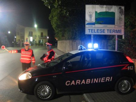 Telese Terme (Bn). Lanciano marijuana dal finestrino dell’auto. I carabinieri segnalano tre giovanissimi assuntori di sostanze stupefacenti.