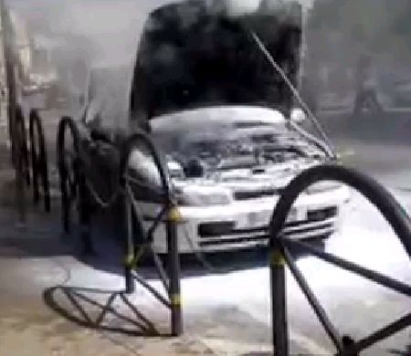 Benevento: auto in fiamme in via IV Novembre.Momenti di paura tra i passanti