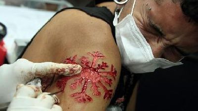 La dolorosa evoluzione del tattoo.