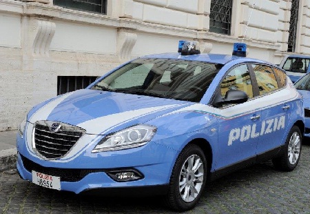 Nuova livrea sulle auto della Polizia di Stato:  spunta il tricolore