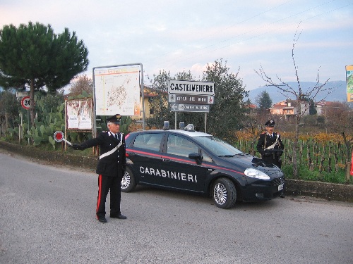 Castelvenere:sparano colpi di fucile contro un auto.