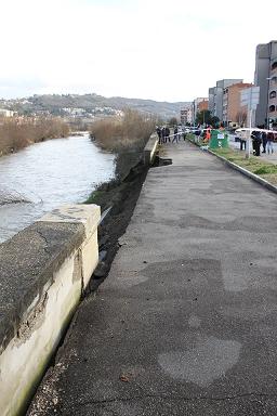 Benevento : Crolla una parte del muro sul fiume sabato in Via Don Emilio Matarazzo
