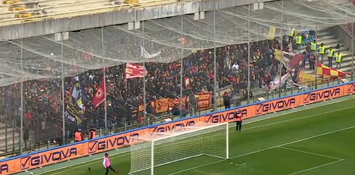 Salernitana 2 Benevento 0 . I granata scavalcano i giallorossi in classifica e sono primi.