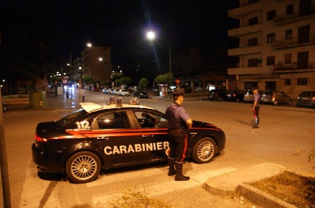 I Carabinieri denunciano 3 persone e richiedono 4 fogli di via. Sotto verifica un locale di intrattenimento notturno.