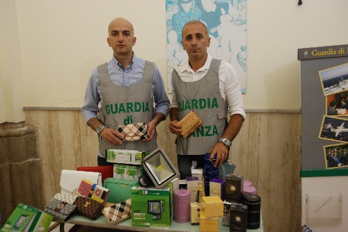 GDF Benevento: sequestrato un ingente quantitativo di merce contraffatta o non conforme