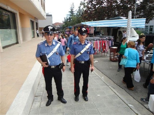San Giorgio del Sannio: i Carabinieri fermano al mercato rionale tre borseggiatori napoletani