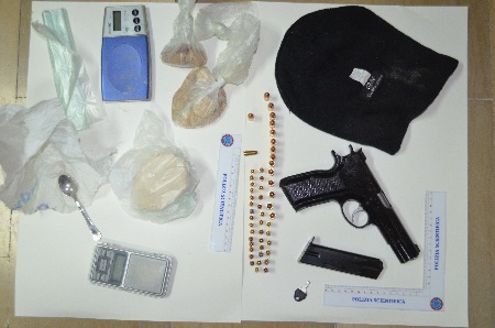 Benevento, la Polizia di Stato nell’ambito di attività di controllo ha sequestrato armi e sostanza stupefacente