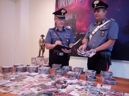 Benevento. Denunciati due senegalesi trovati in possesso di 400 dvd contraffatti.