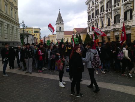 Protesta per il reddito questa mattina presso la Prefettura di Benevento