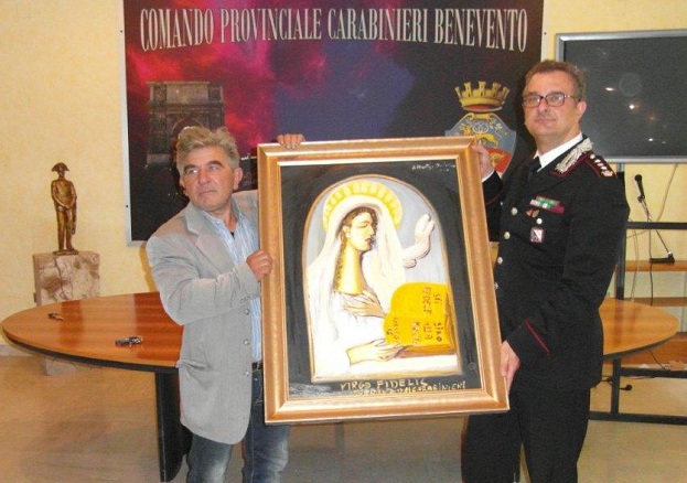 Benevento: il famoso artista sannita Antonio Mastronunzio dona una tela all’Arma dei Carabinieri