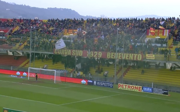 Retrocessione Benevento. La Curva Sud punta il dito su Inzaghi e Foggia. Il mancato esonero dell’allenatore la causa della retrocessione.