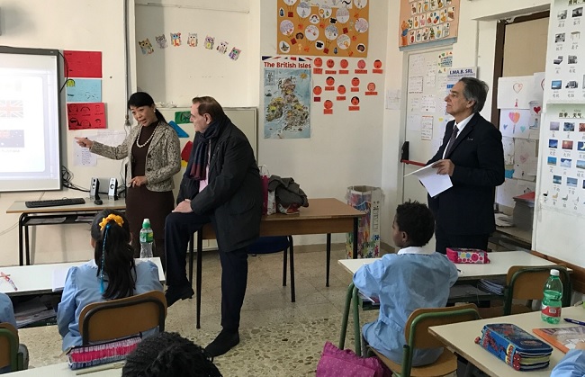 Il sindaco di Benevento Clemente Mastella in visita alla Scuola Primaria Bilingue
