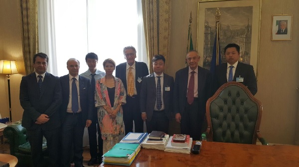 Del Basso De Caro ha incontrato al Ministero la delegazione cinese della “China Overseas Holding”