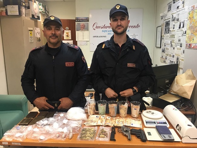 Benevento: droga e armi sequestrate dalla Polizia