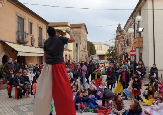 Puglianello: grande successo del Carnevale in Piazza Castello