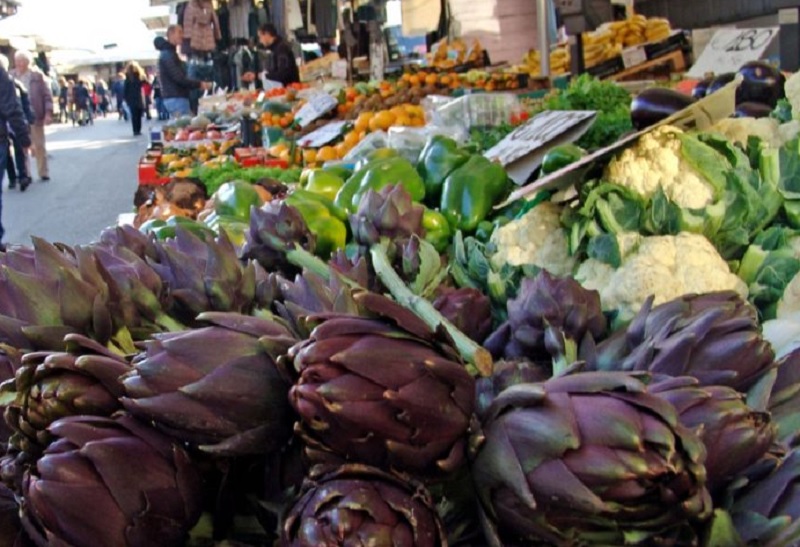Da domani 13 maggio riaprono i mercati cittadini per i soli generi alimentari