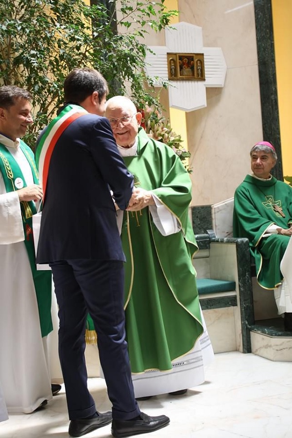 Puglianello. Celebrati i 60 anni di sacerdozio di Mons. Franco. Rubano annuncia per lui la cittadinanza onoraria.