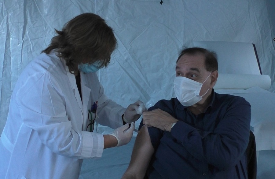 Campagna “Il vaccino contro l’influenza”. All’Asl iniziate le vaccinazioni, le Istituzioni le prime a dare esempio.