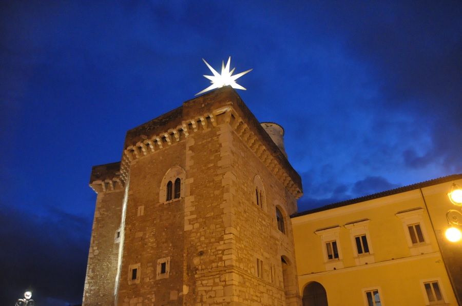 Benevento. La stella cometa splende sulla Rocca dei Rettori