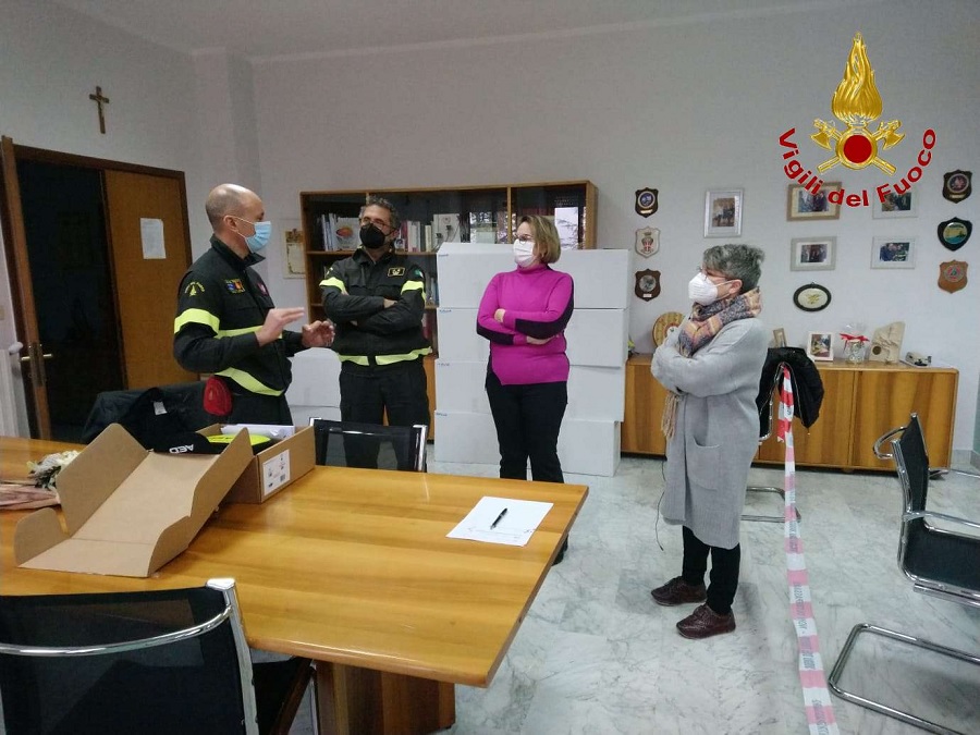 Benevento, consegnato un defibrillatore ai Vigili del Fuoco