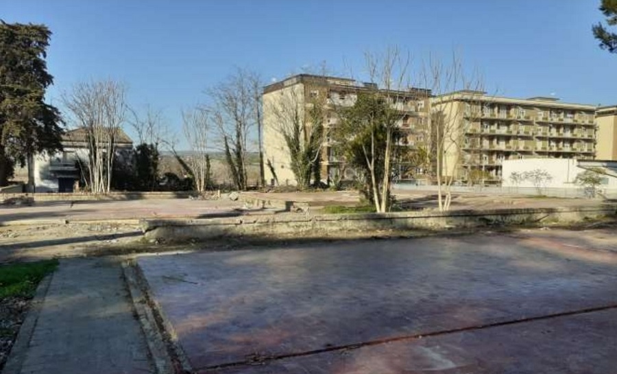 Alessandro Rosa: l’ex scuola Sannio liberata completamente da rifiuti e amianto