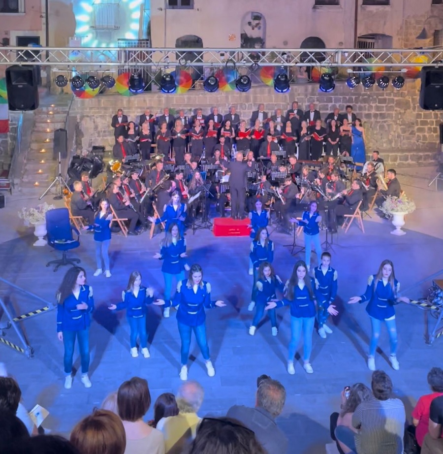 Castelvenere: grande successo per il concerto “Note di Pace” a cura di CEMP