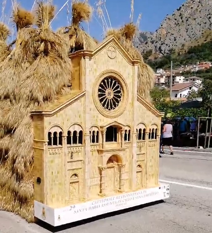 Foglianise, si rinnova la sfilata dei carri di grano in onore di San Rocco