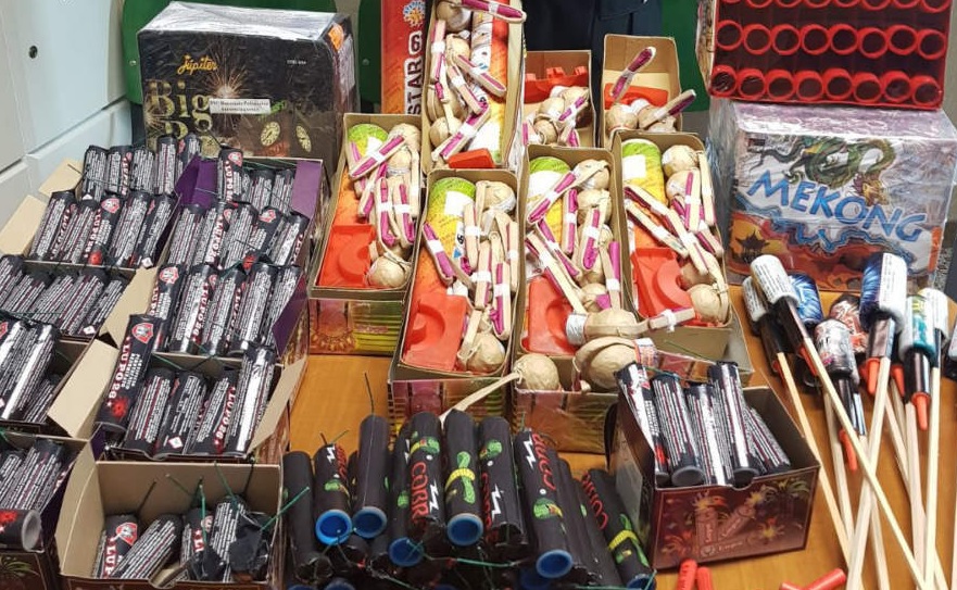 Denunciato dalla Polizia di Stato per vendita illegale di artifici pirotecnici