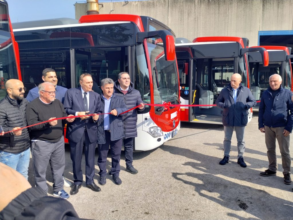 Benevento. Cinque nuovi bus ecologici: oggi taglio del nastro e benedizione