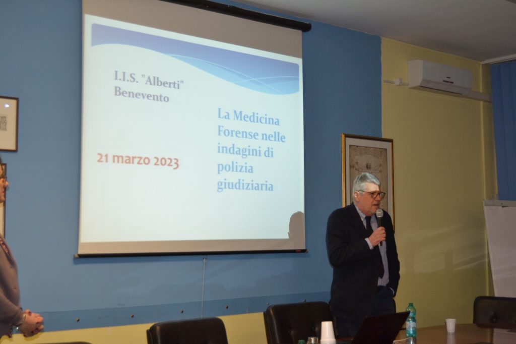 Istituto “Alberti”: Seminario del prof. Panarese su “Il ruolo del medico legale nelle indagini di P.G.”