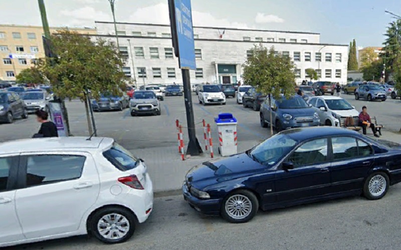 Benevento, Piazza Risorgimento. Ordine di allontanamento  per un parcheggiatore abusivo