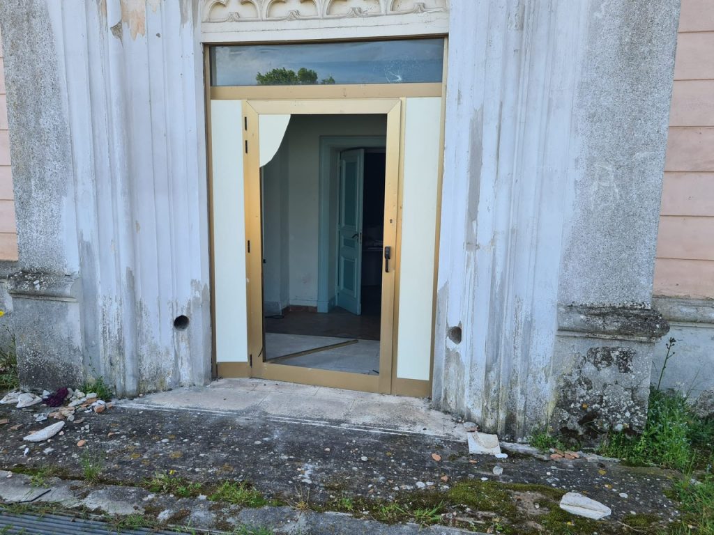 Vandalismo Villa dei Papi. La Provincia: non è il primo atto isolato, altri prima