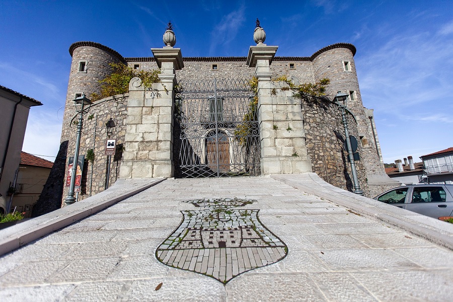 I 100 castelli da conoscere in Campania, il nuovo libro di Roberto Pellecchia