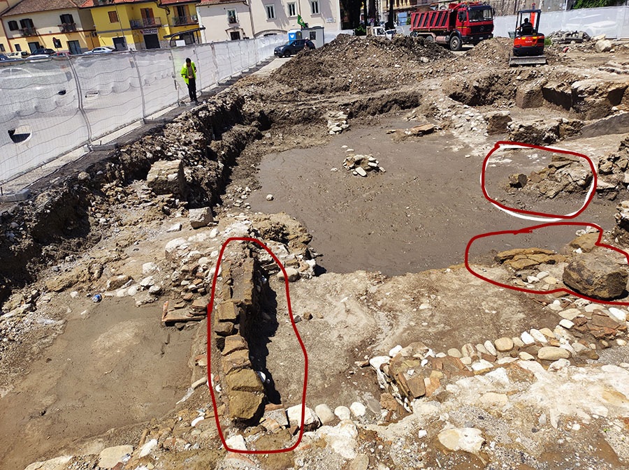 Scavi in piazza Cardinal Pacca, trovate due tombe forse di epoca sannita. Altrabenevento: Perché la soprintendenza tace?