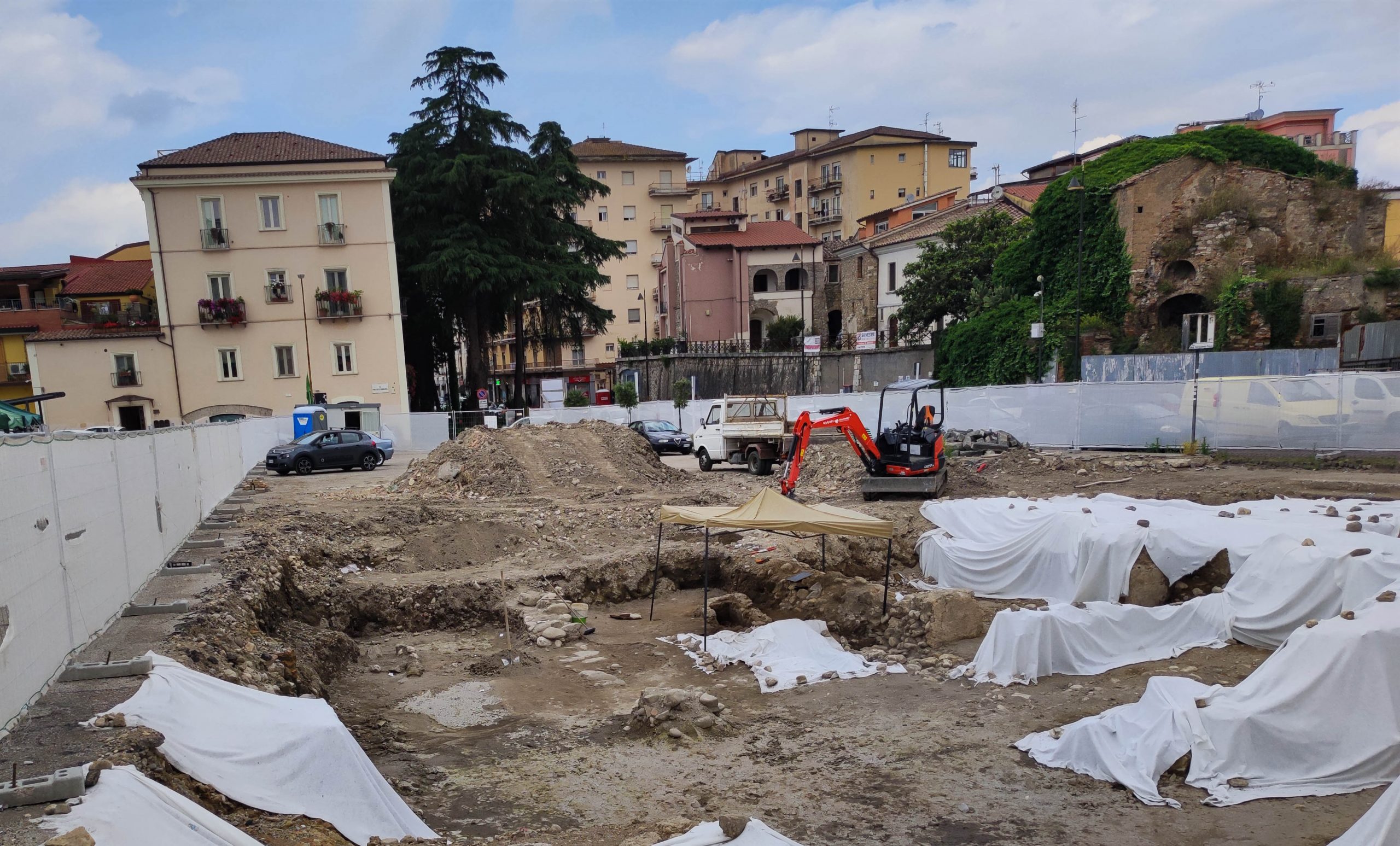 I due scavi in piazza Santa Maria, Gabriele Corona: “le contraddizioni del funzionario archeologo della Soprintendenza