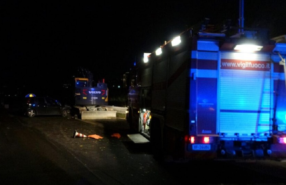 Incidente stradale lungo il raccordo autostradale Benevento Castel del Lago: due i feriti e traffico in tilt