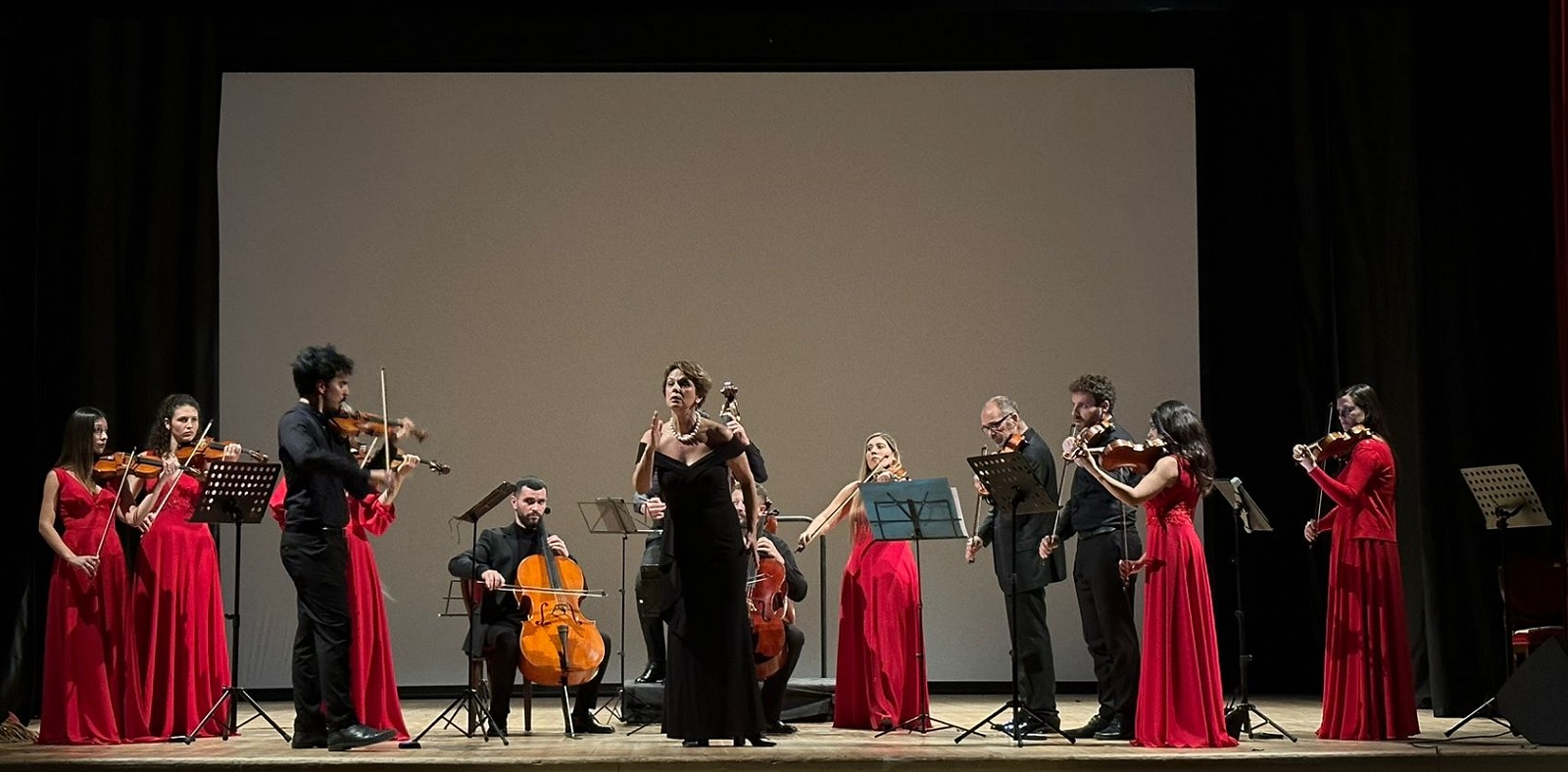 Classe e charme a profusione  del soprano Leona Peleskova nello straordinario concerto in scena al Teatro Comunale