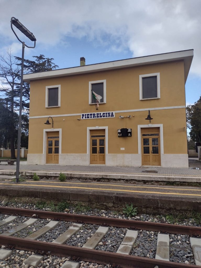 Pietrelcina. Il 1° settembre 1881 venne inaugurato il primo breve tratto fra Benevento e Pietrelcina di km. 13+268