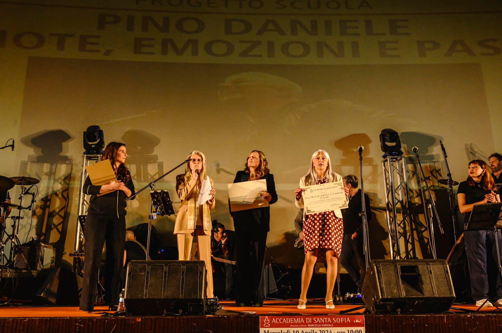 Concerto omaggio a Pino Daniele, dedicato agli istituti di istruzione superiore. Successo strepitoso