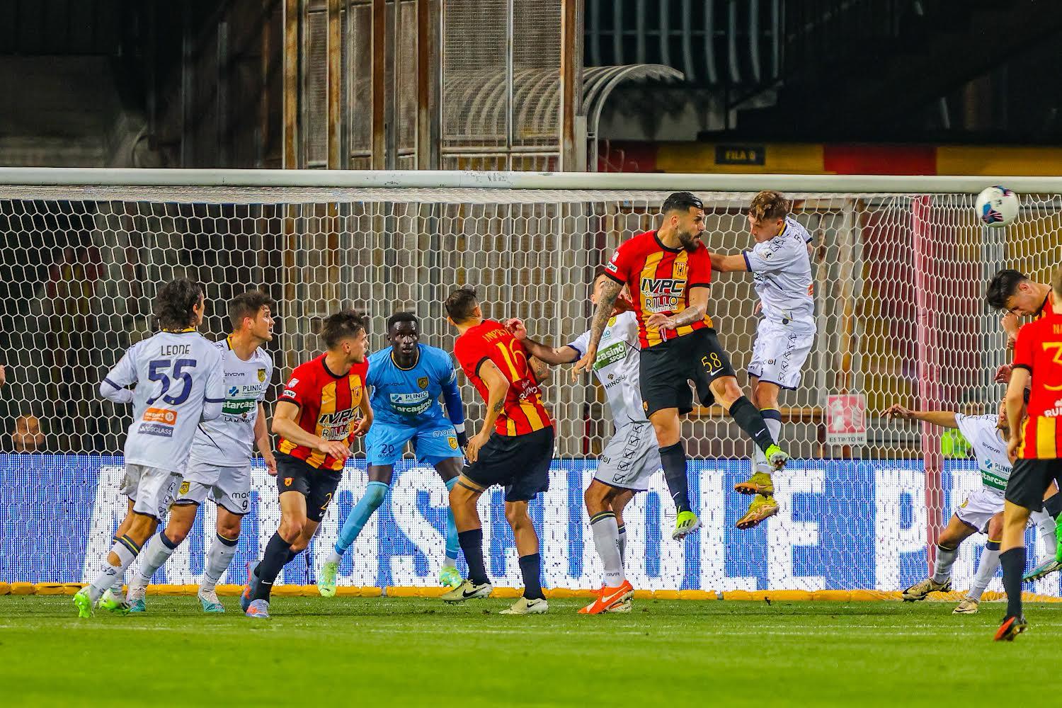 Il derby di alta classifica finisce con un nulla di fatto: Benevento 0 Juve Stabia 0